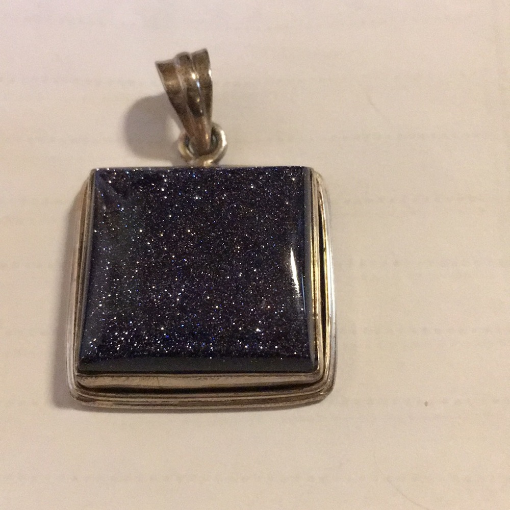 Richoric glass pendant